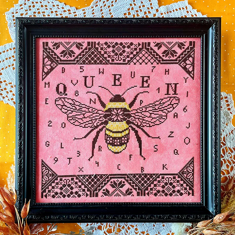 Queen Bee &ndash; Cross Stitch Pattern