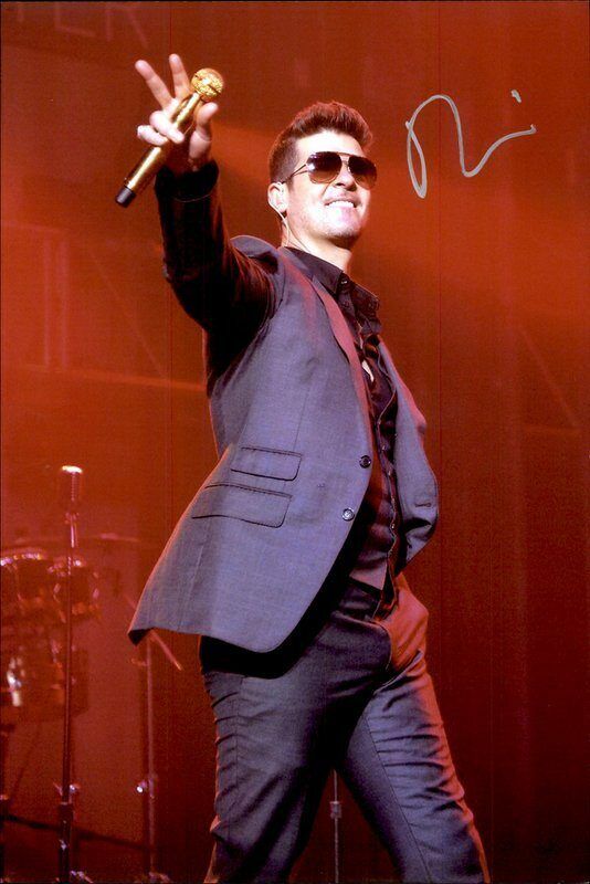 Robin Thicke Authentic signed rock 10X15 Photo Poster painting W/Certificate Autographed (B1)