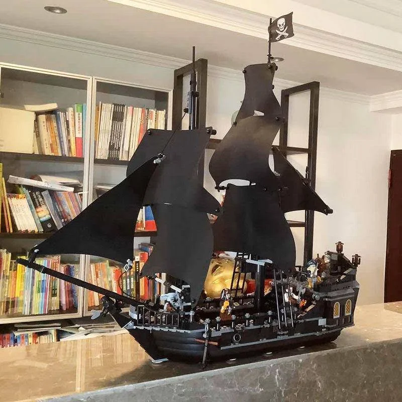 Pirates of The Caribbean Black Pearl 4184