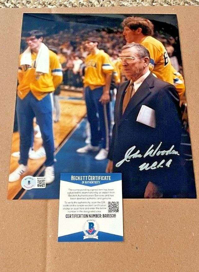 JOHN WOODEN SIGNED UCLA BRUINS 8X10 Photo Poster painting BECKETT CERTIFIED