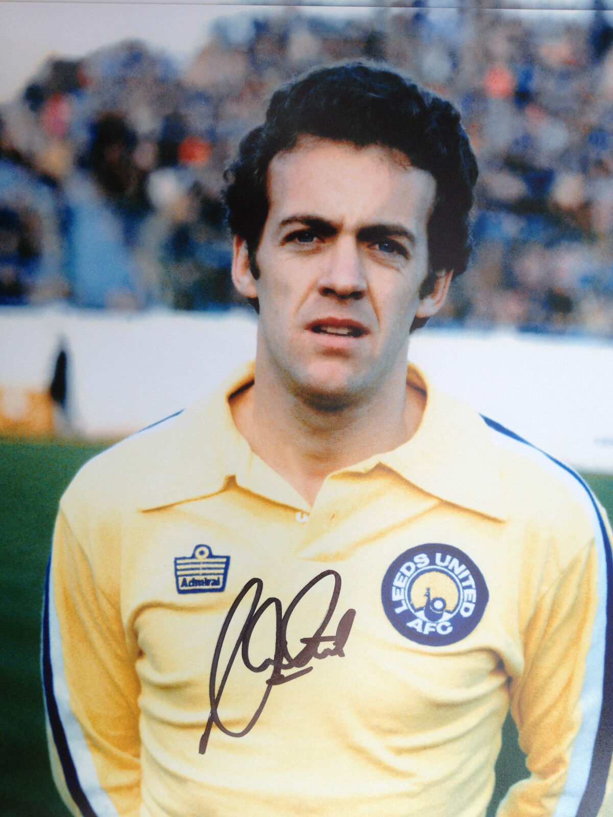 ALAN CURTIS - LEEDS UNITED FOOTBALLER - EXCELLENT SIGNED COLOUR Photo Poster paintingGRAPH