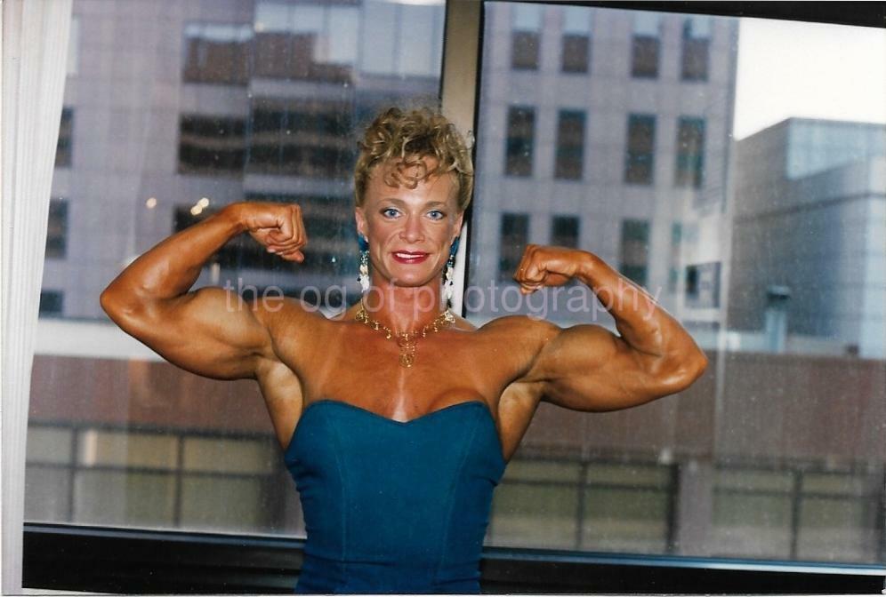 Female Bodybuilder 80's 90's VINTAGE FOUND Photo Poster painting Color MUSCLE WOMAN EN 16 3 Z