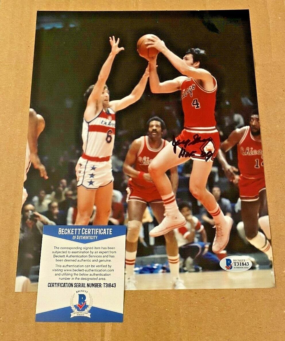 JERRY SLOAN SIGNED CHICAGO BULLS 8X10 Photo Poster painting W/HOF09 BECKETT CERTIFIED