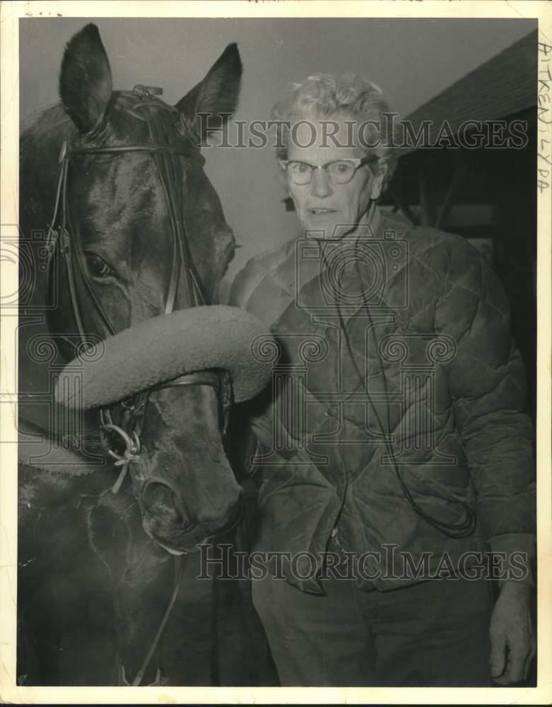 Press Photo Poster painting Mrs. Lyda Altrey and horse - tus06501