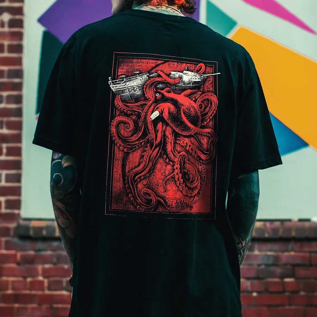 Giant Octopus Printed Men's T-shirt -  