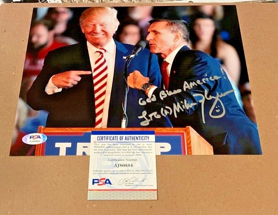 GENERAL MICHAEL T. FLYNN SIGNED 8X10 Photo Poster painting PSA/DNA MILITARY TRUMP #2