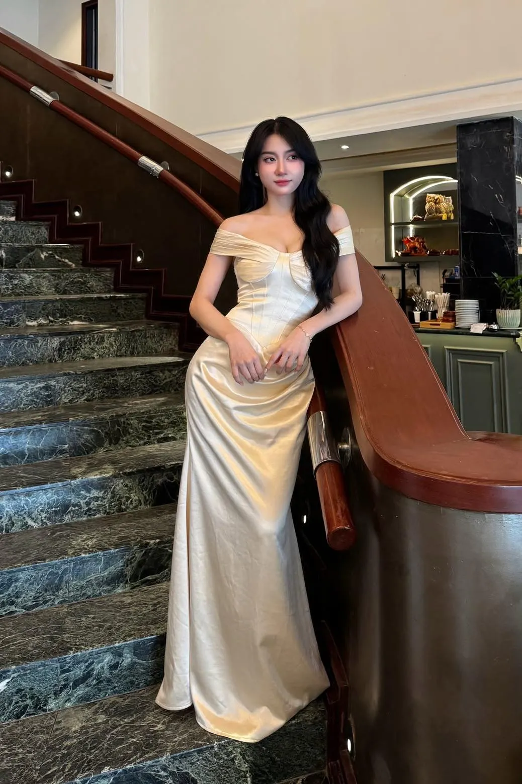 Glamorous Champagne V-Neck Off-The-Shoulder Sleeveless High-Waisted Long Prom Dress | PM0118 Wellcucu