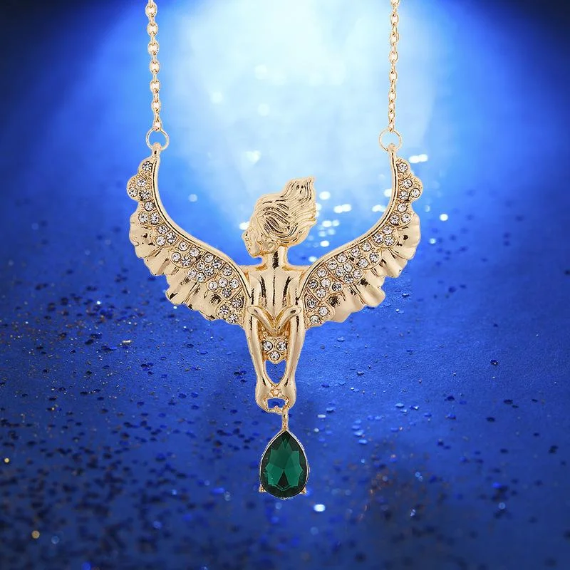 Creative Diamond-encrusted Queen's Angel Wings Emerald Necklace