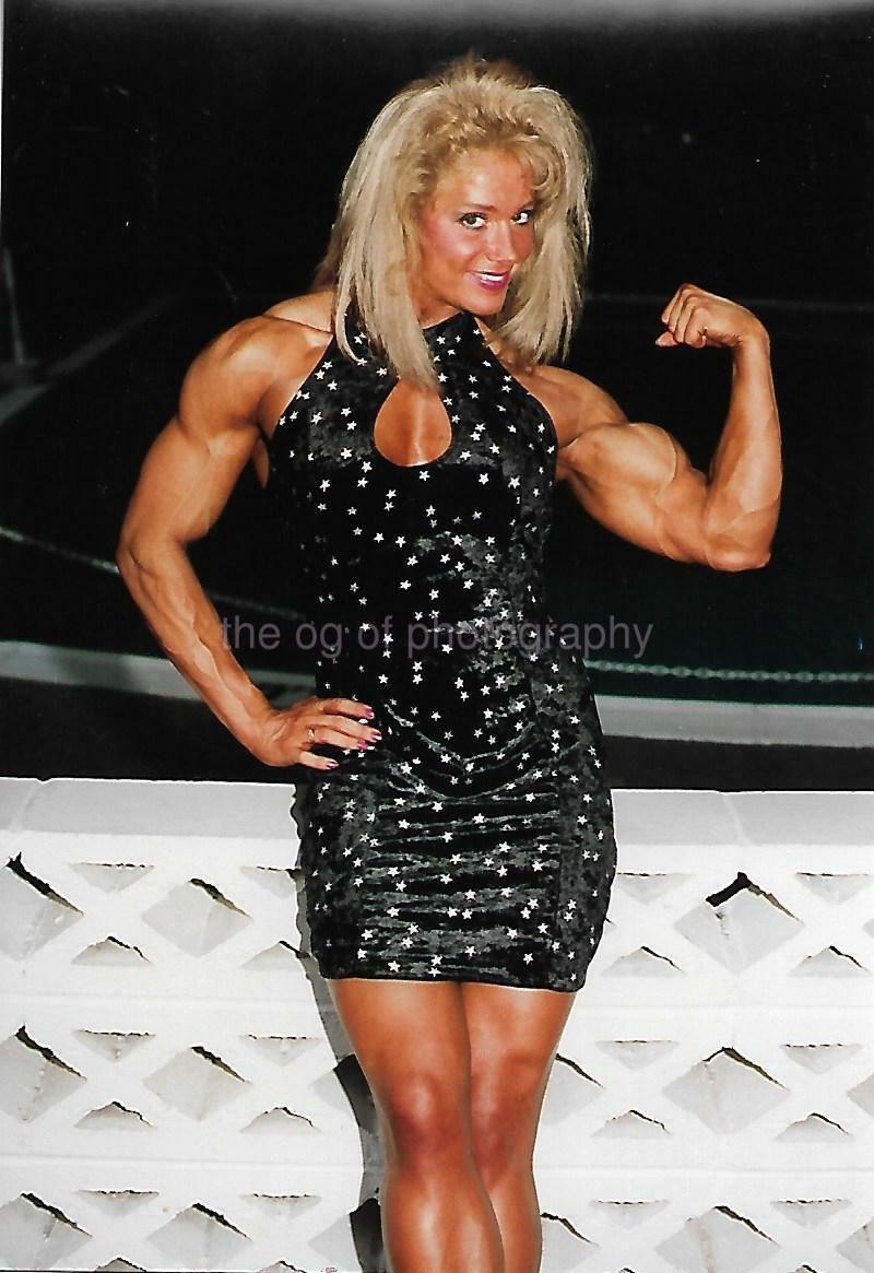 FEMALE BODYBUILDER 80's 90's FOUND Photo Poster painting Color MUSCLE GIRL Original EN 16 12 G