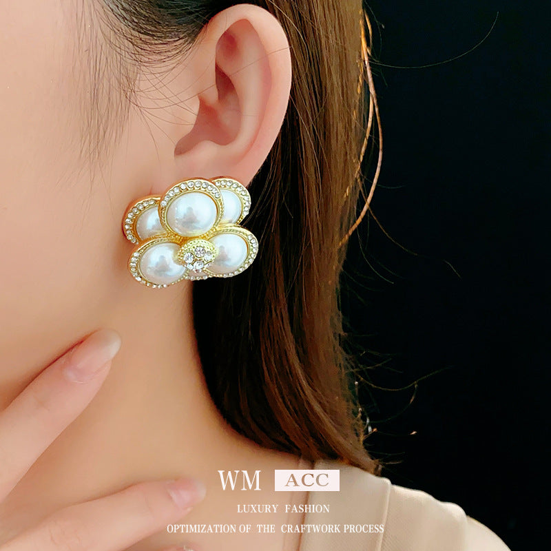 Luxurious Flower Geometric Flower Artificial Pearl Diamond Inlay Earrings