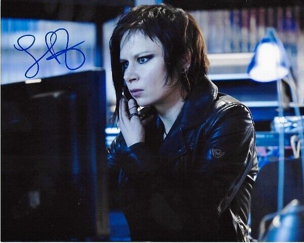 Mary Lynn Rajskub Signed - Autographed 24 Actress 8x10 Photo Poster painting - Chloe O'Brian