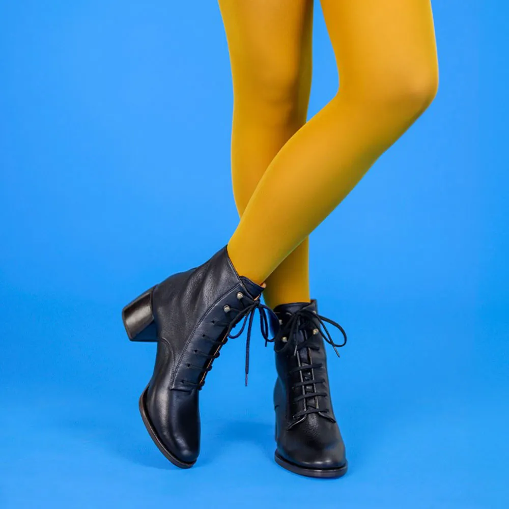 Round Toe Lace Up Boots