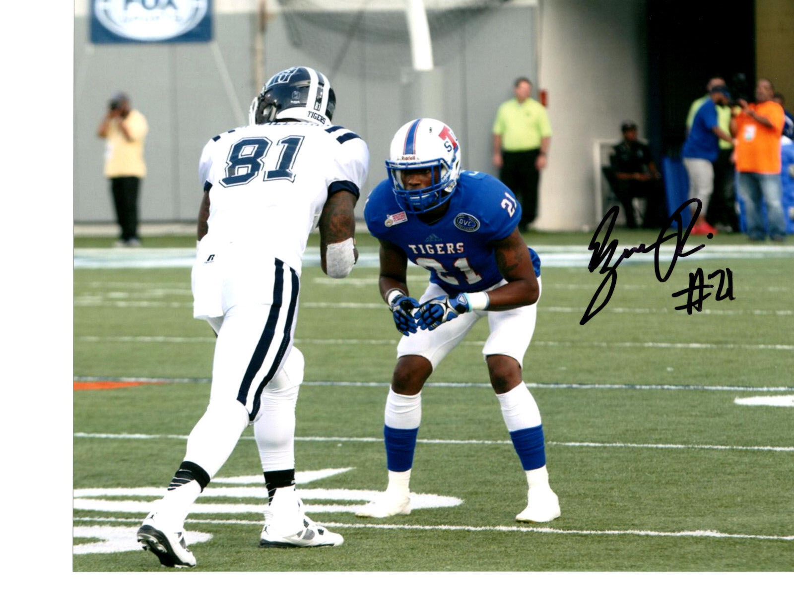 Ezra Robinson Tennessee State signed autographed 8x10 football Photo Poster painting 17 Draft c