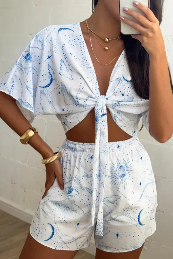 Unique Printed V-neck Short-sleeved Tie-front Top and Elastic Wst Casual Shorts Set