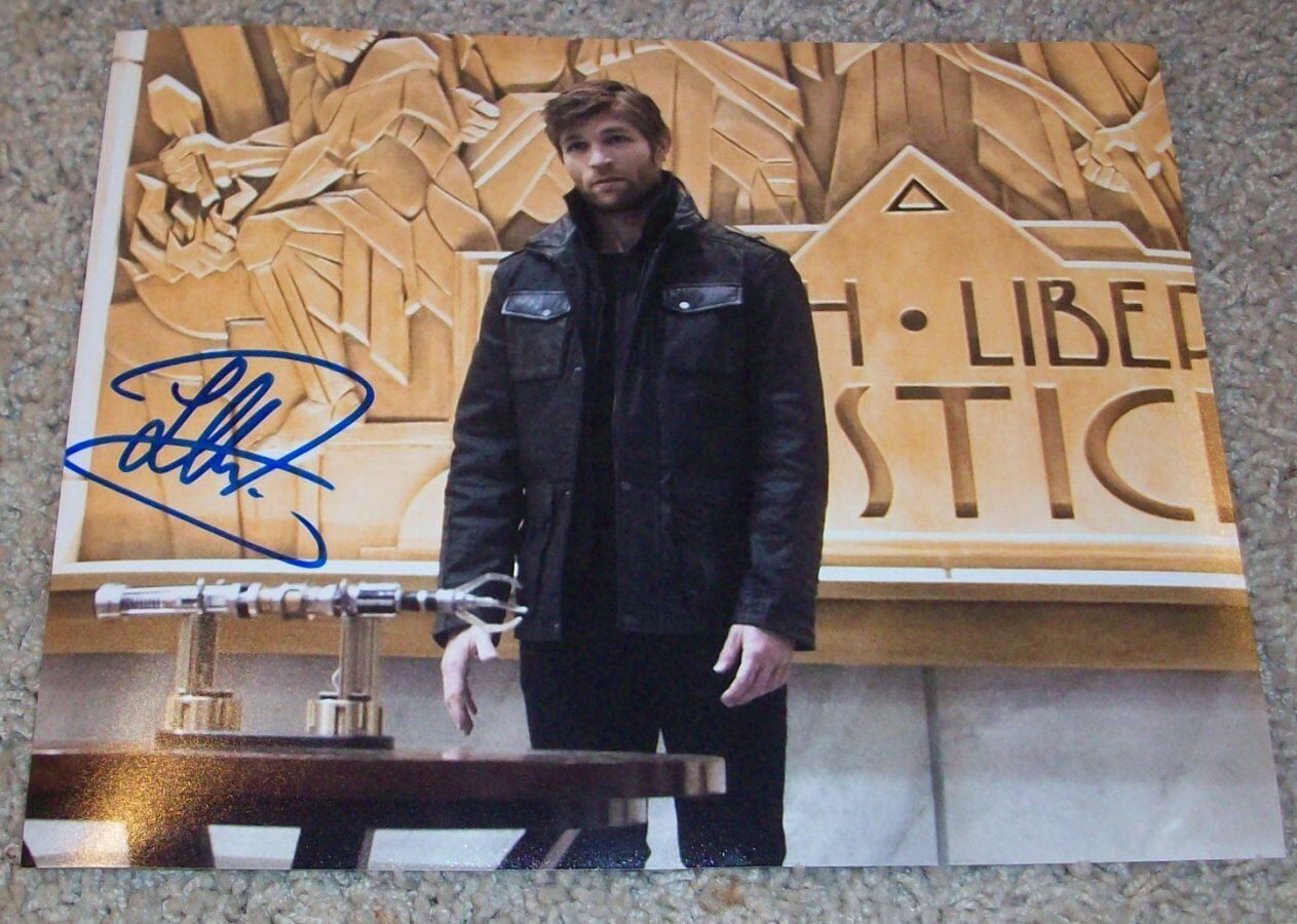 LIAM MCINTYRE SIGNED AUTOGRAPH THE FLASH SPARTACUS 8x10 Photo Poster painting w/EXACT PROOF