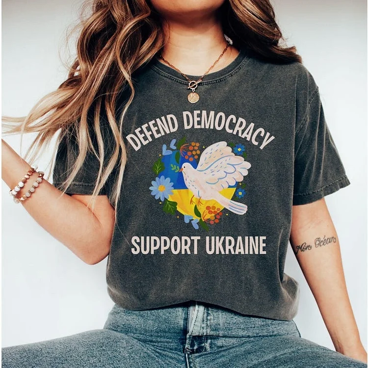Simpfit Frauen verteidigen Demokratie unterstützen Ukraine T-shirt