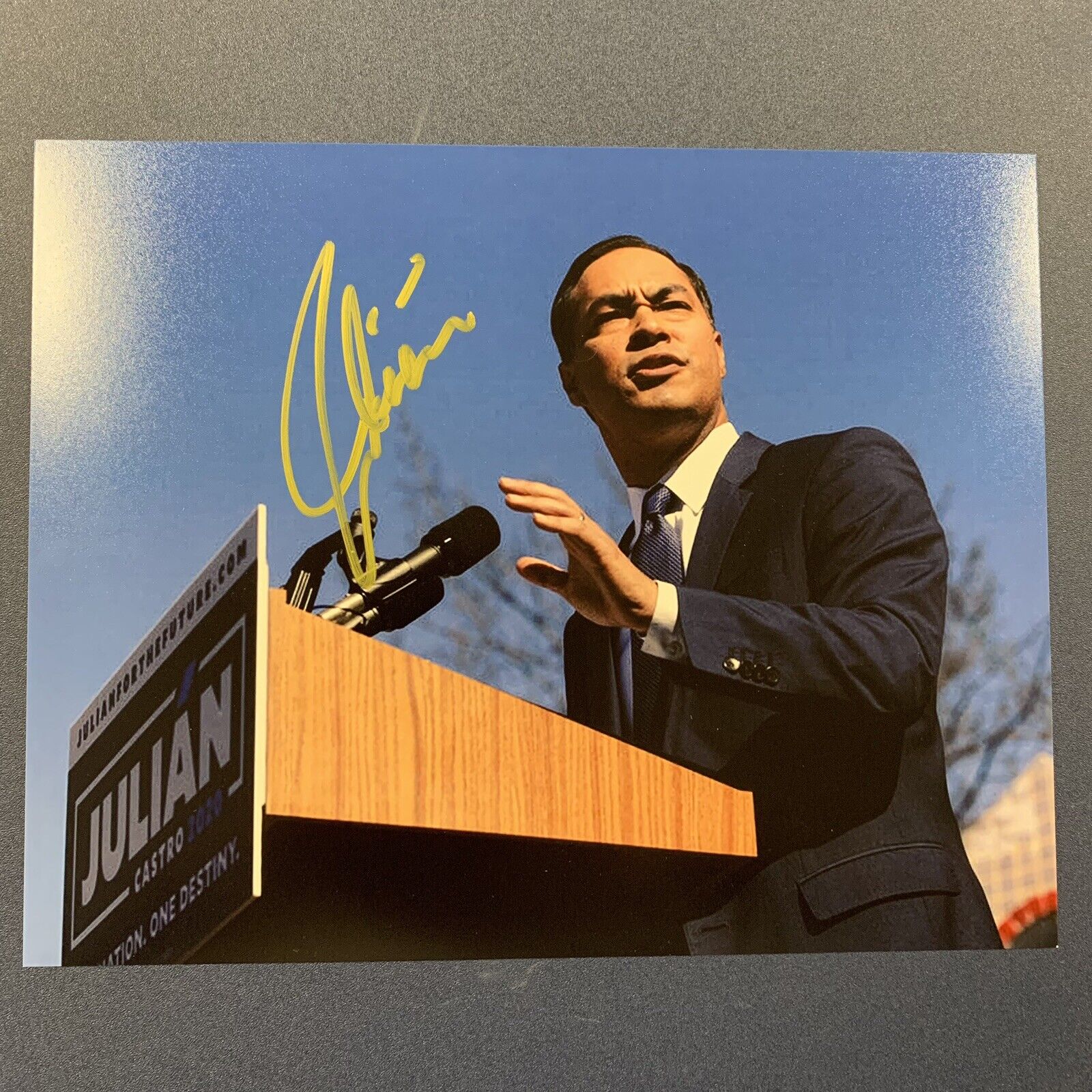 JULIAN CASTRO HAND SIGNED 8x10 Photo Poster painting U.S. POLITICIAN DEMOCRAT 2020 PRESIDENT COA