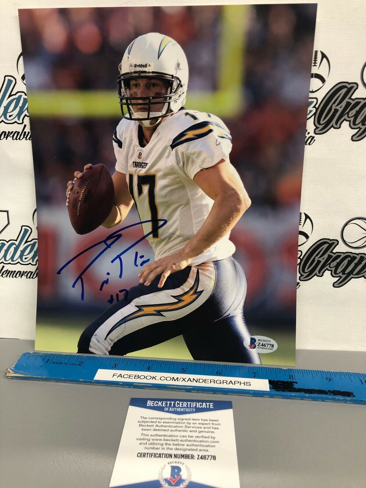 PHILIP RIVERS SIGNED AUTOGRAPHED 8X10 FOOTBALL Photo Poster paintingGRAPH-BECKETT BAS COA