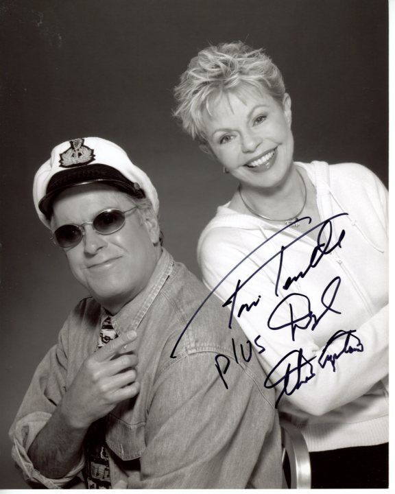 TONI TENNILLE and CAPTAIN DARYL DRAGON signed autographed Photo Poster painting