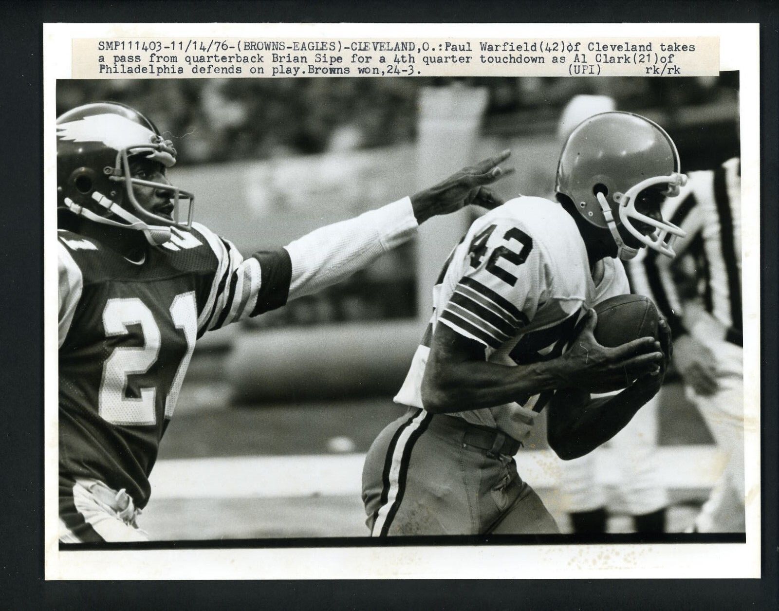 Paul Warfield & Al Clark 1976 Press Photo Poster painting Cleveland Browns Philadelphia Eagles