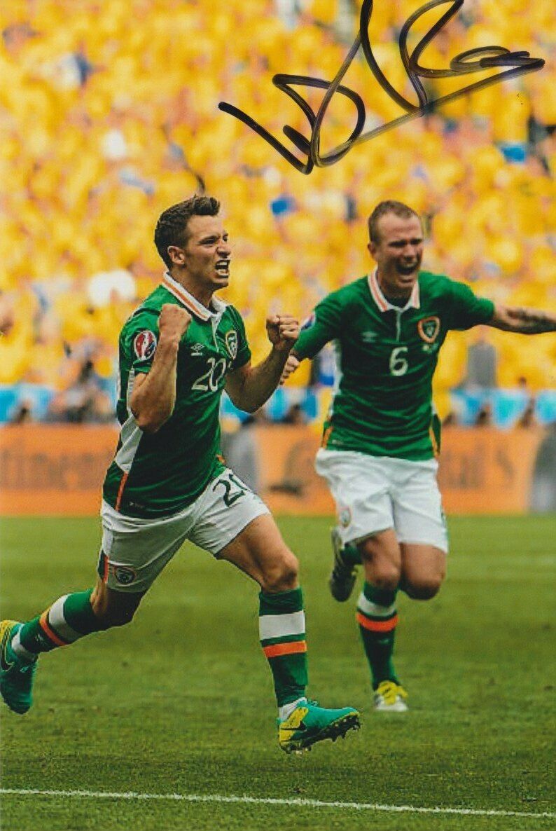 WES HOOLAHAN HAND SIGNED 6X4 Photo Poster painting - REPUBLIC OF IRELAND - FOOTBALL AUTOGRAPH 1