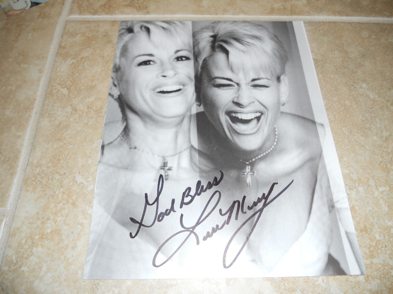 Lorrie Morgan Signed Autographed 8.5 x 11