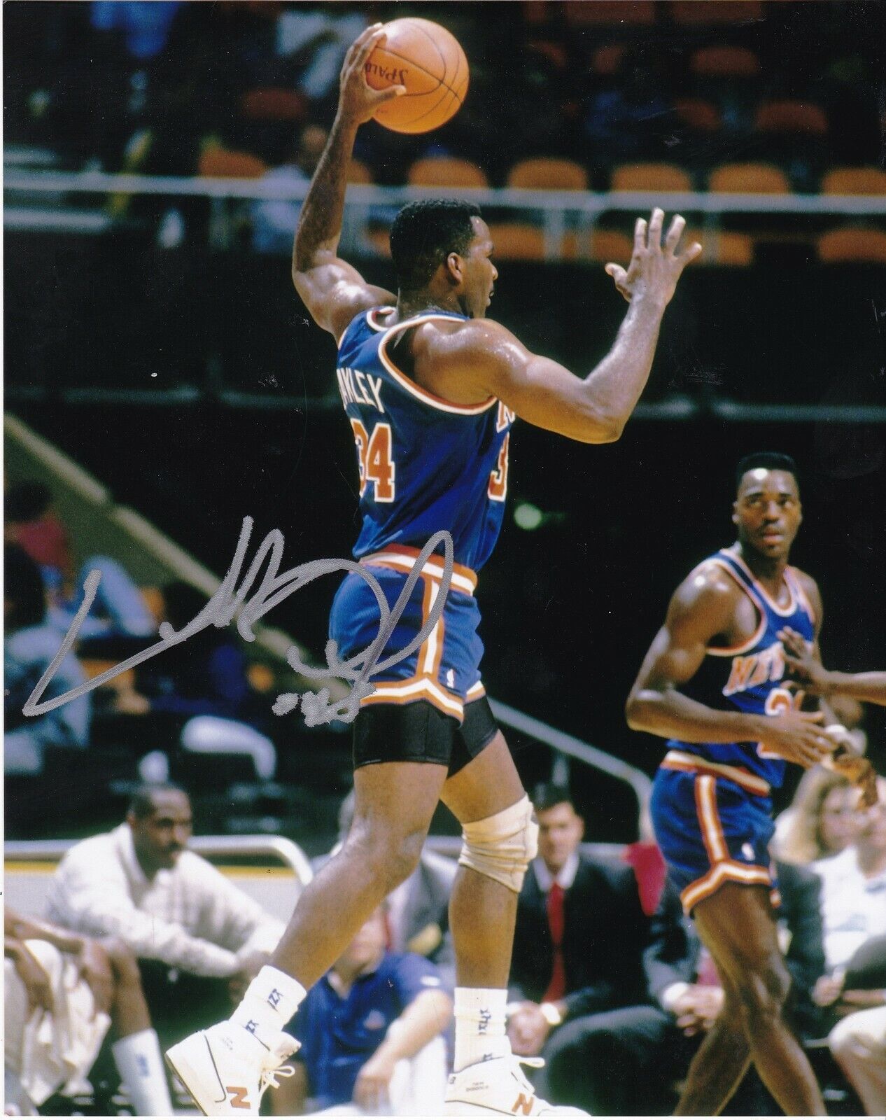 CHARLES OAKLEY NEW YORK KNICKS ACTION SIGNED 8x10