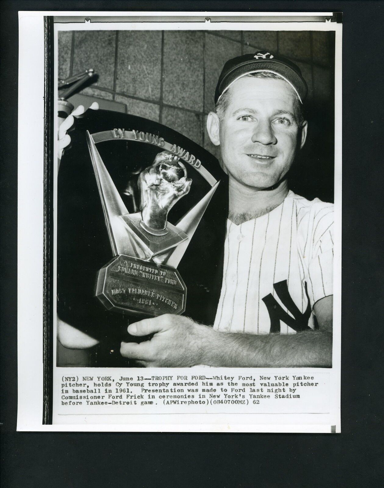 Whitey Ford 1962 Press Photo Poster painting receives 1961 Cy Young Award New York Yankees