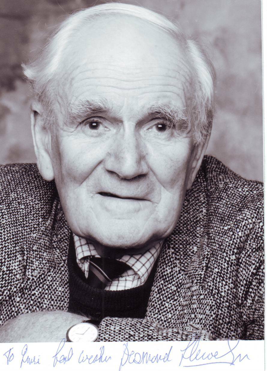 Desmond LLewelyn (11x16 cm) Original Autographed Photo Poster painting