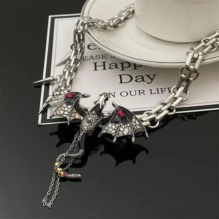 Imprisoned Flying Dragon Necklace Verceri