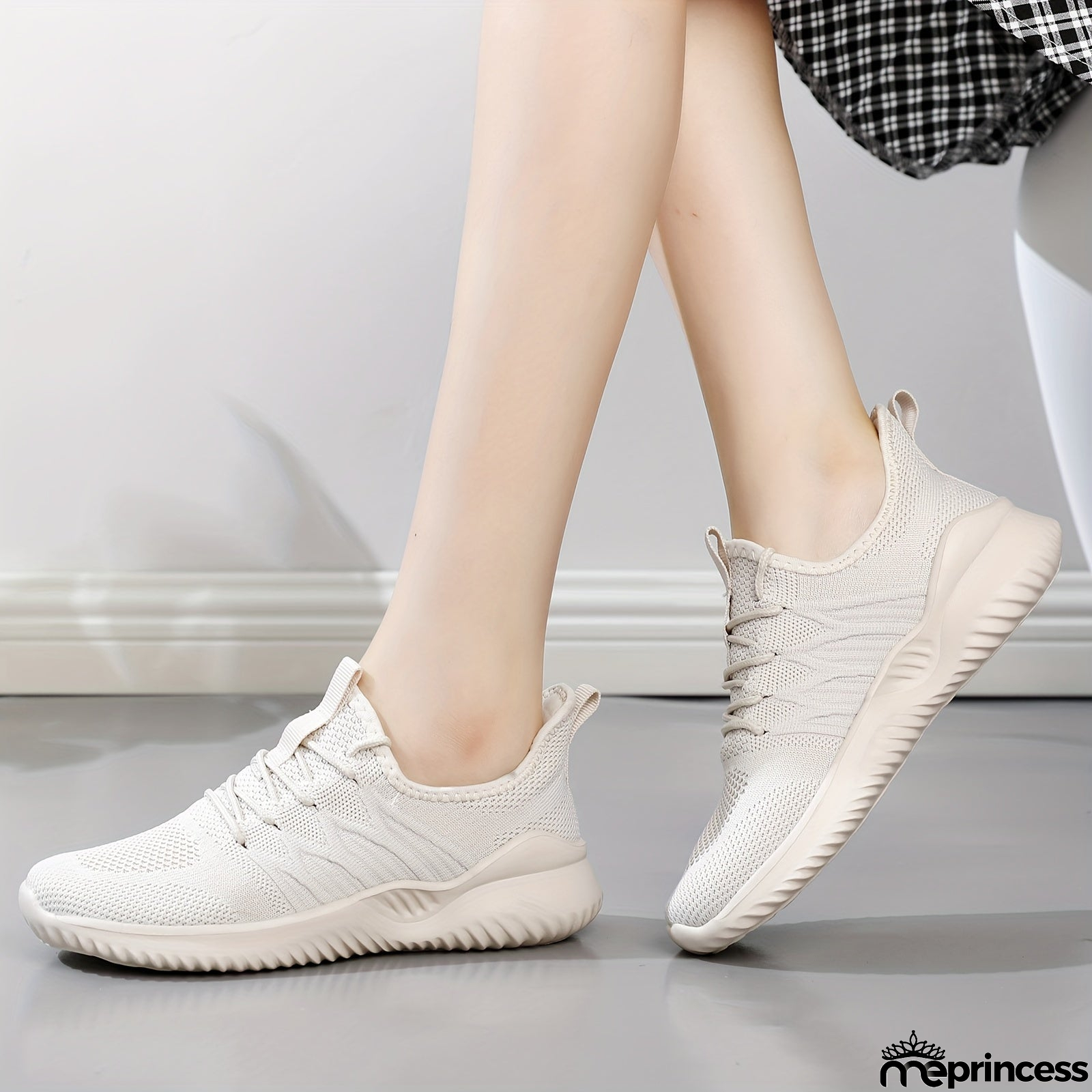 Feminine and fresh summer piece