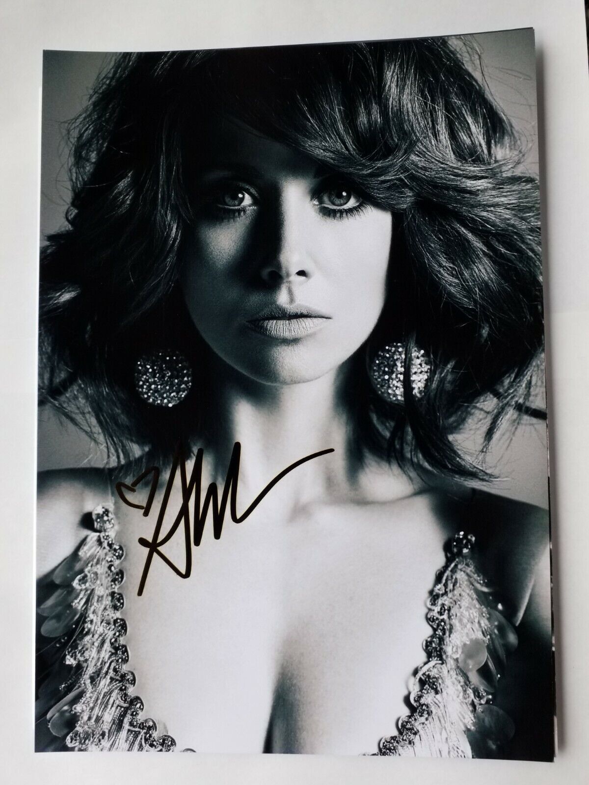 Alison Brie Autographed Authentic Signed 11 3/4 x 8 1/4 Photo Poster painting