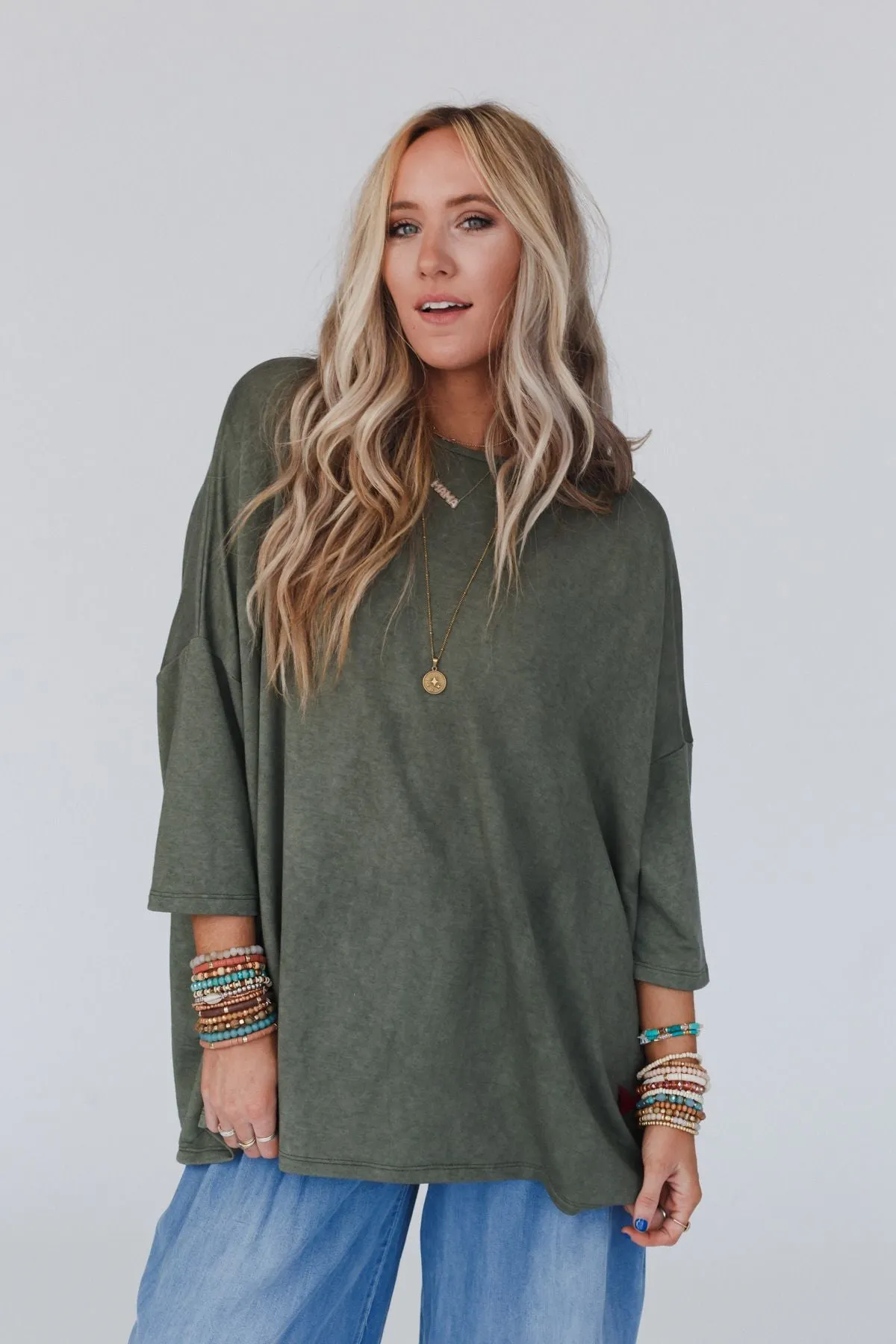 The Nest Sunday Stroll Oversized Tee - Olive