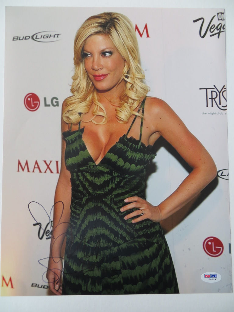 Tori Spelling Signed Authentic Autographed 11x14 Photo Poster painting (PSA/DNA) #I86329