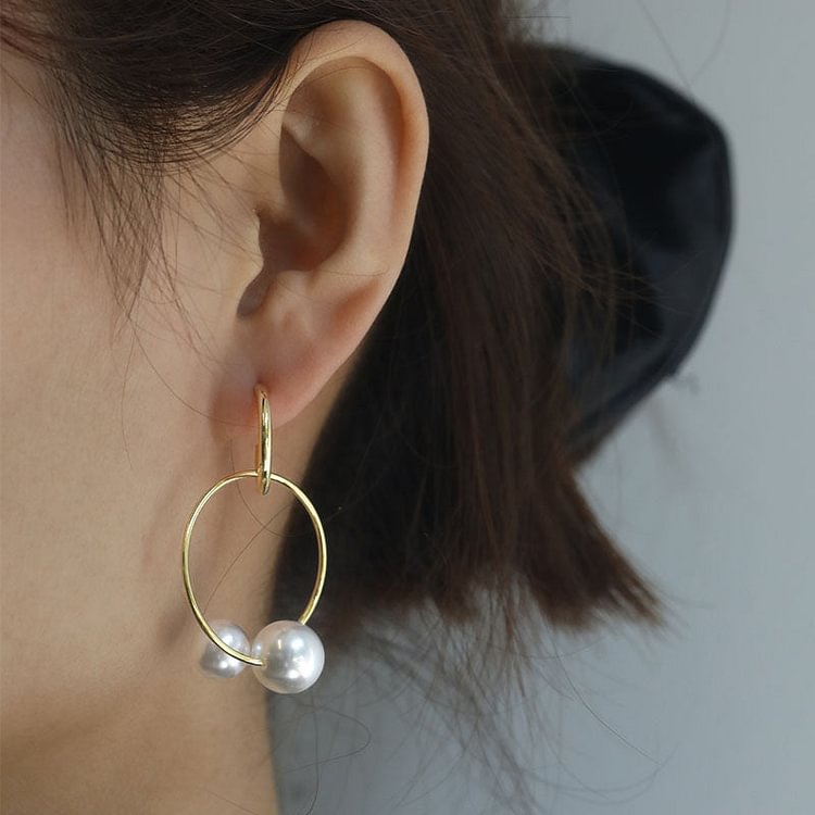 Creative Interlocking Metal Pearl Earrings