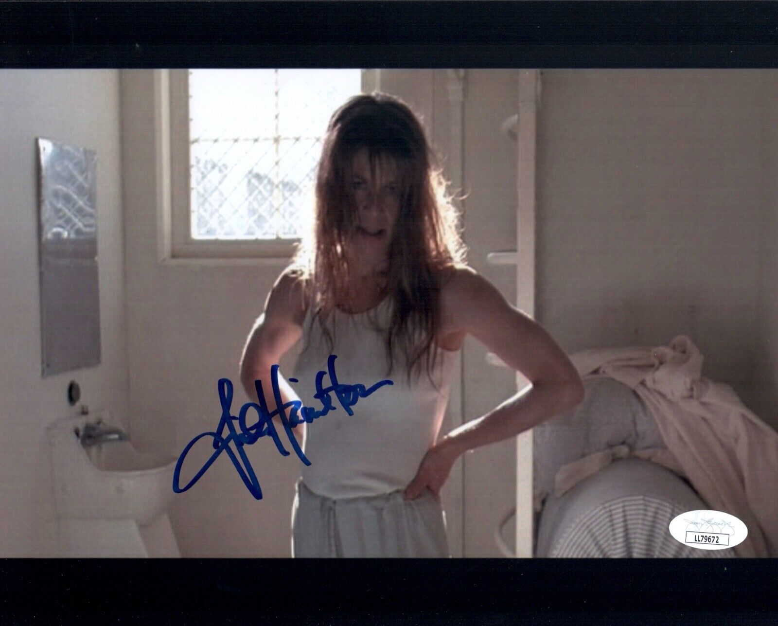 LINDA HAMILTON Signed 8x10 Photo Poster painting SARAH CONNOR TERMINATOR Autograph JSA COA Cert