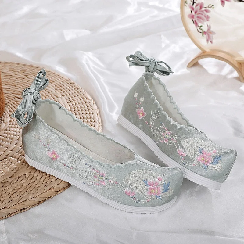 New Hanfu shoes, embroidered shoes, women's antiquity shoes, heightened Chinese elements, ancient bow shoes
