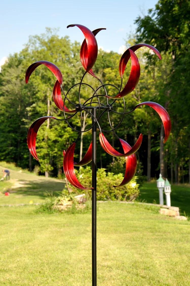 Zephyr Red Wind Spinner