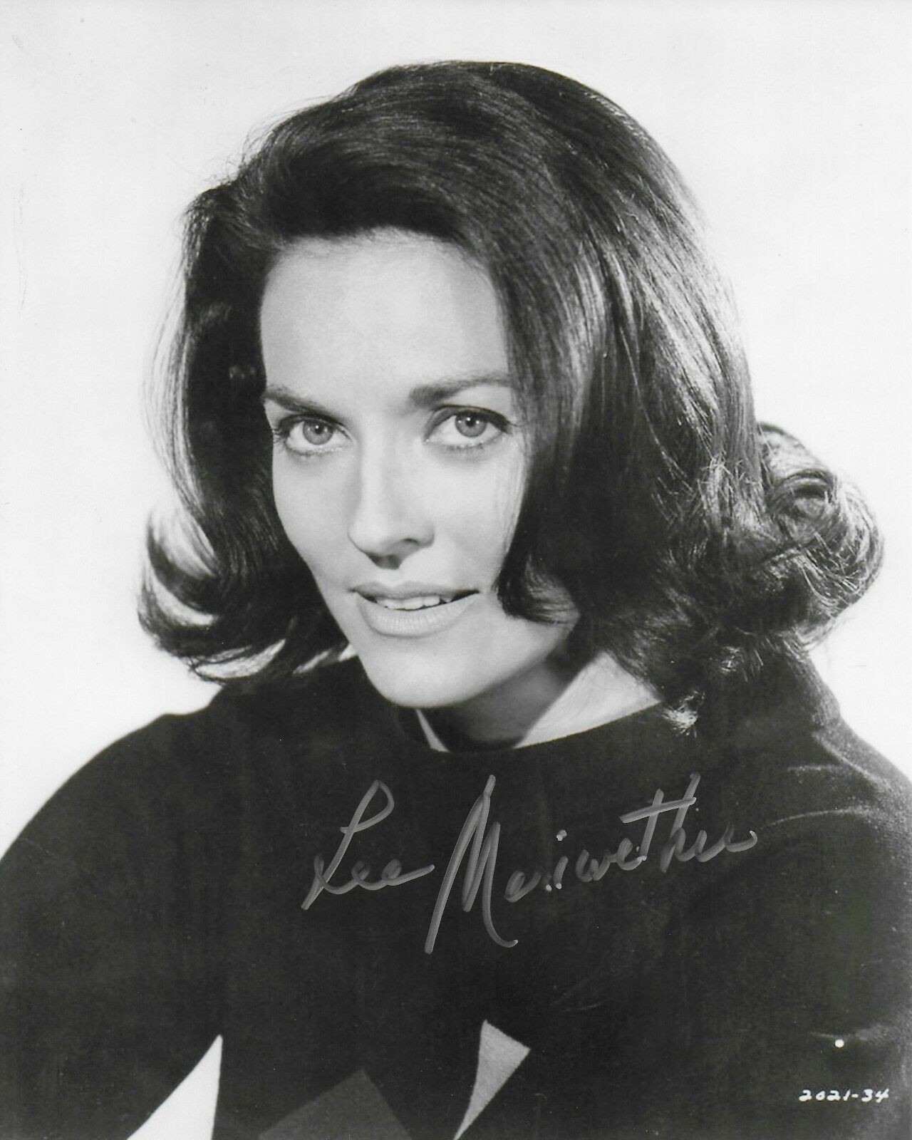 Lee Meriwether Original 8X10 Photo Poster painting #4 signed at the Hollywood Show