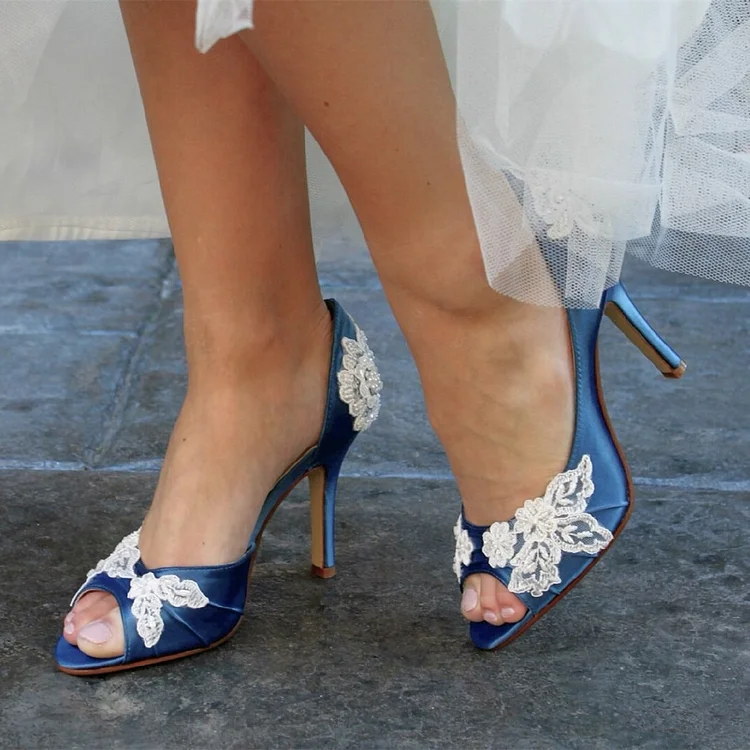Escarpins à bout pointu en satin bleu marine avec dentelle Flusfy