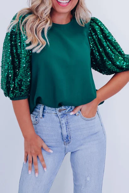 Casual short-sleeved top with sequined sleeves