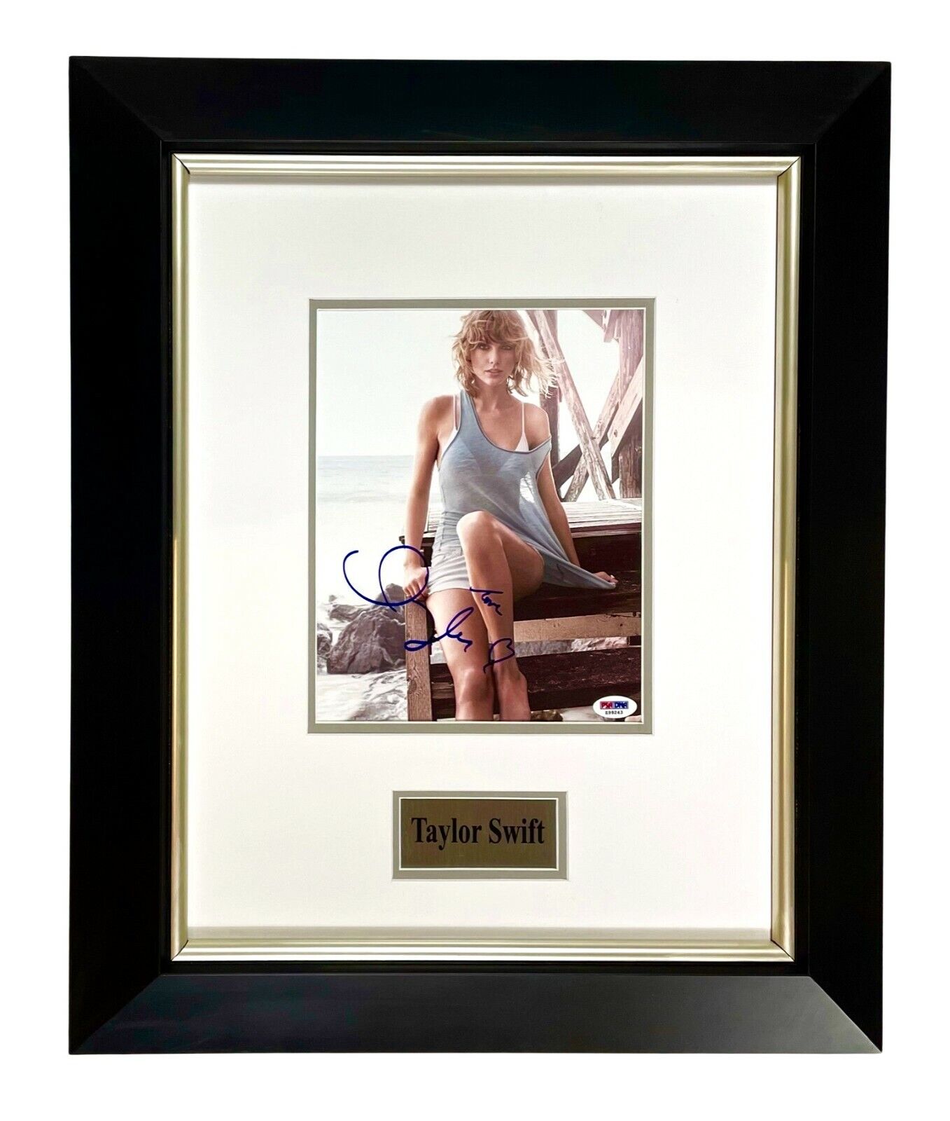 TAYLOR SWIFT Autographed SIGNED 8x10 Photo Poster painting FRAMED BEAUTIFUL PSA/DNA CERTIFIED