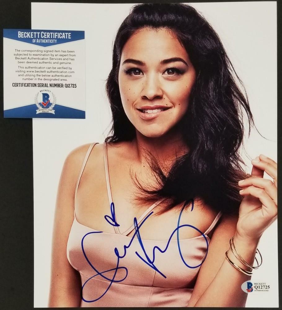 Gina Rodriguez signed 8x10 Photo Poster painting Actress Autograph (A) ~ Beckett BAS COA