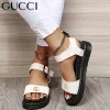 （40302）Swobodne płaskie sandały Gucci