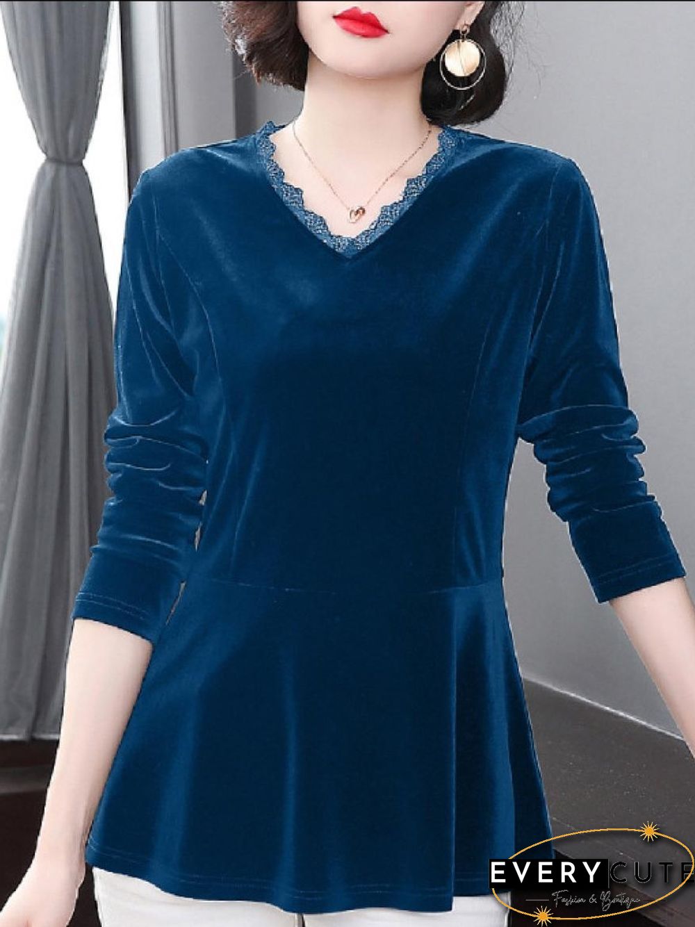 V-neck Long-sleeved Velvet T-shirt