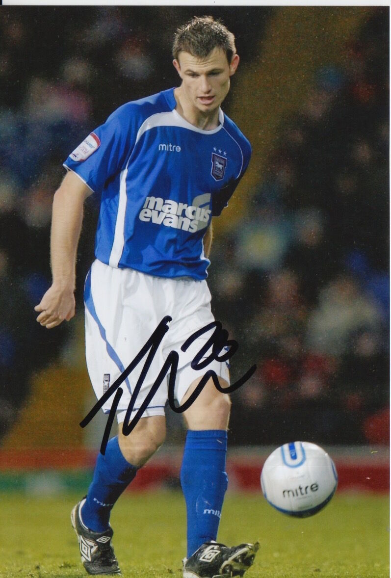 IPSWICH TOWN HAND SIGNED TOMMY SMITH 6X4 Photo Poster painting 1.