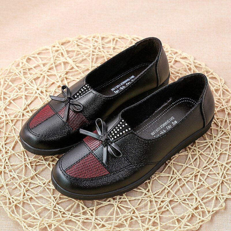 Miaoguan New Cheap Shoes Women Leather Flats Female Spring 2021 Classic Women's Loafers Casual Leather Shoes Mom Single Shoes