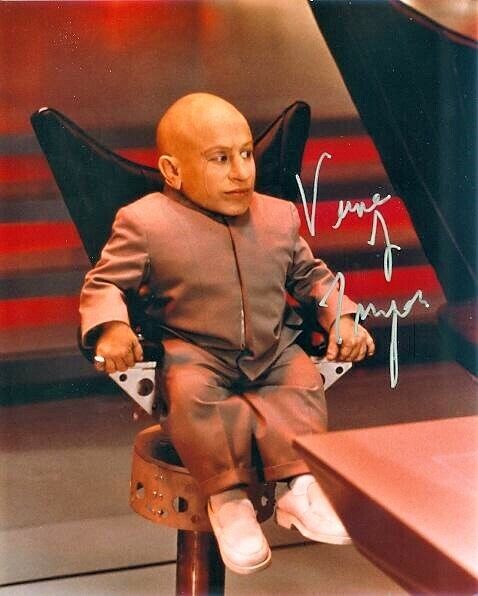 Verne Troyer Signed Mini Me - Austin Powers 8x10 inch Photo Poster painting - Deceased 2018