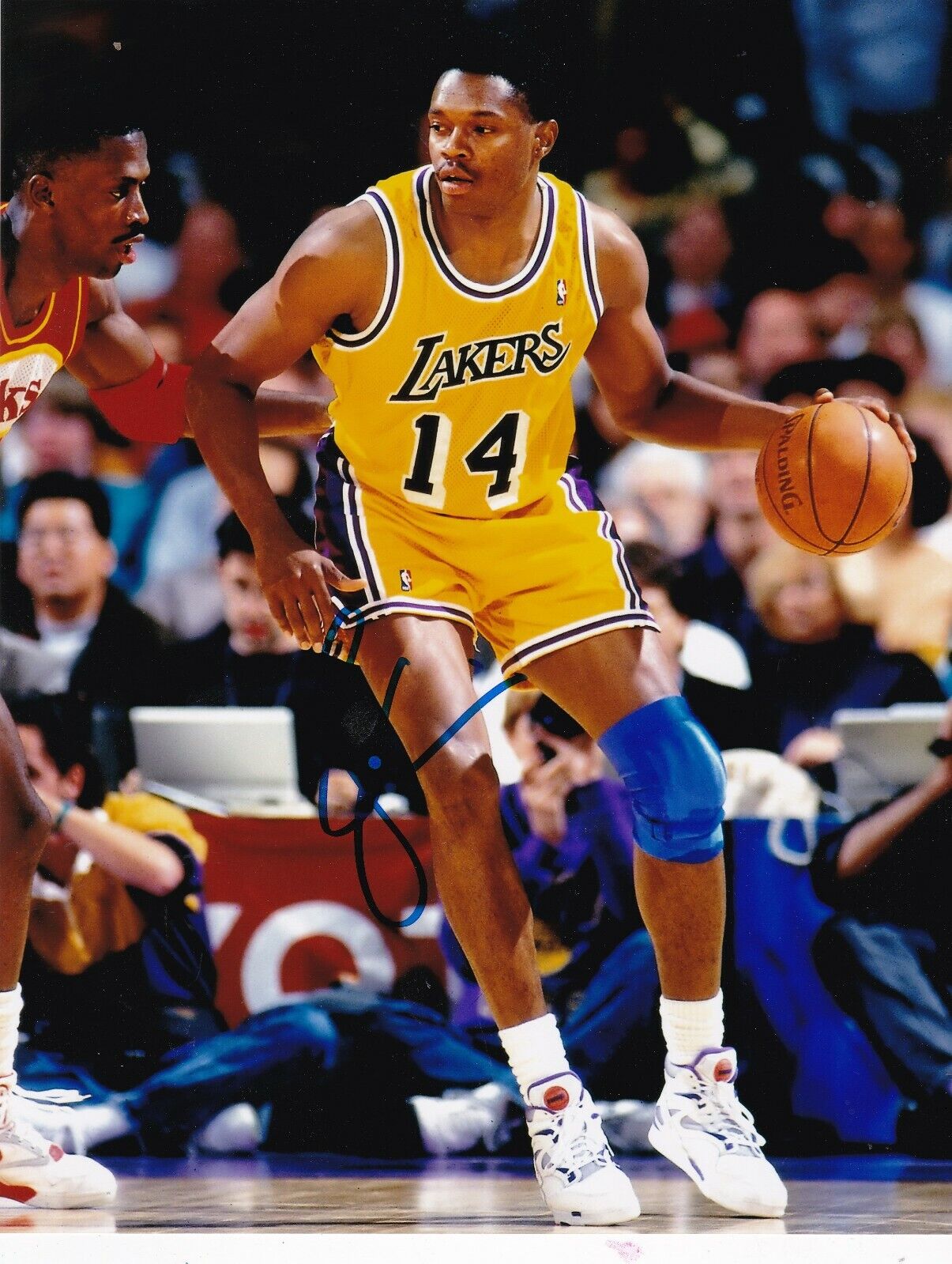 SAM PERKINS LOS ANGELES LAKERS ACTION SIGNED 8x10