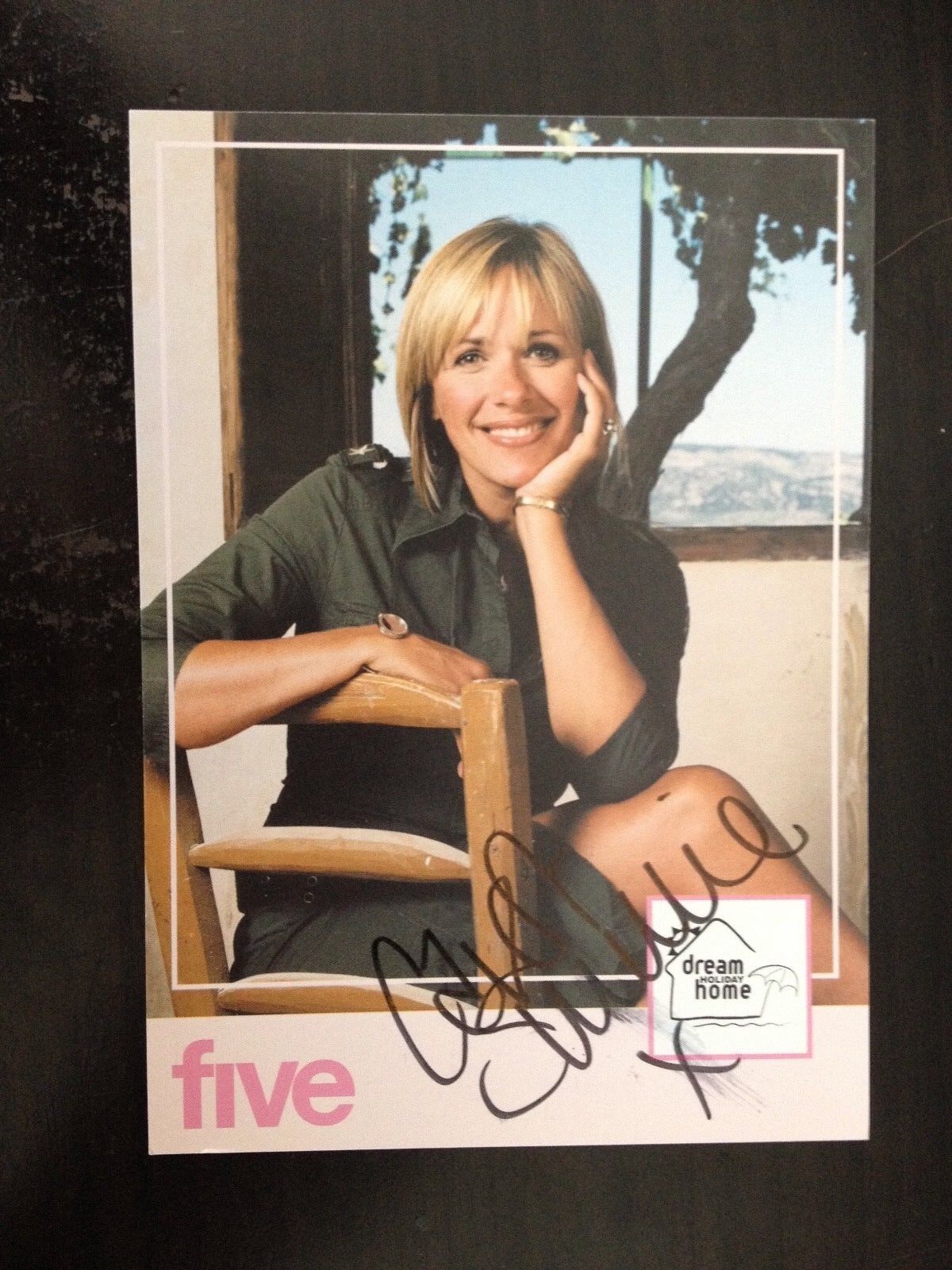 CAROL SMILLIE - DREAM HOLIDAY HOME PRESENTER - SIGNED COLOUR Photo Poster paintingGRAPH